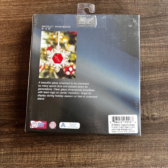 OREGON  STATE BEAVERS  GLASS SNOWFLAKE ORNAMENT, OFFICIALLY LICENSED, NEW IN BOX - Picture 2 of 2